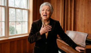 SUA VOZ NÃO PRECISA ENVELHECER! Fortaleça suas cordas vocais e recupere a firmeza da sua fala. Blog